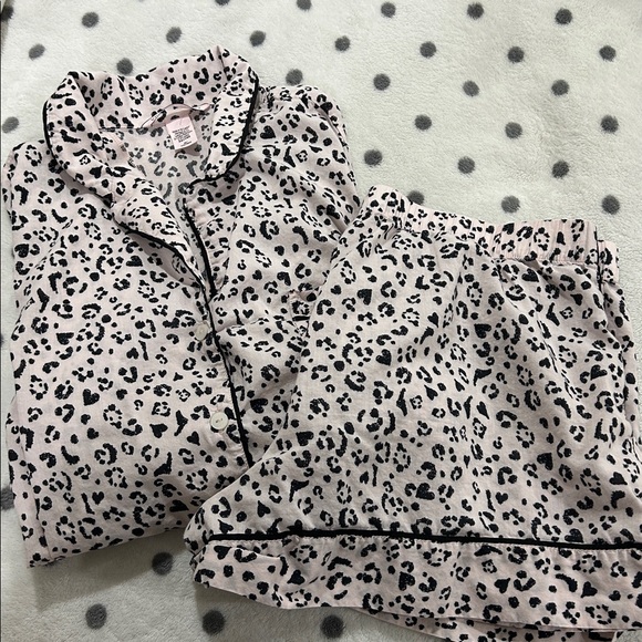 Victoria's Secret Other - Victoria Secret Summer Pajama Set - has wear - some pilling